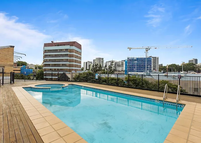 Stylish Riverside 1Bed/Studio With Rooftop Pool
